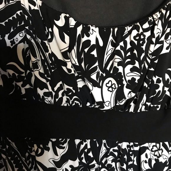 Empire waist dress with mini bell sleeves - Picture 7 of 11